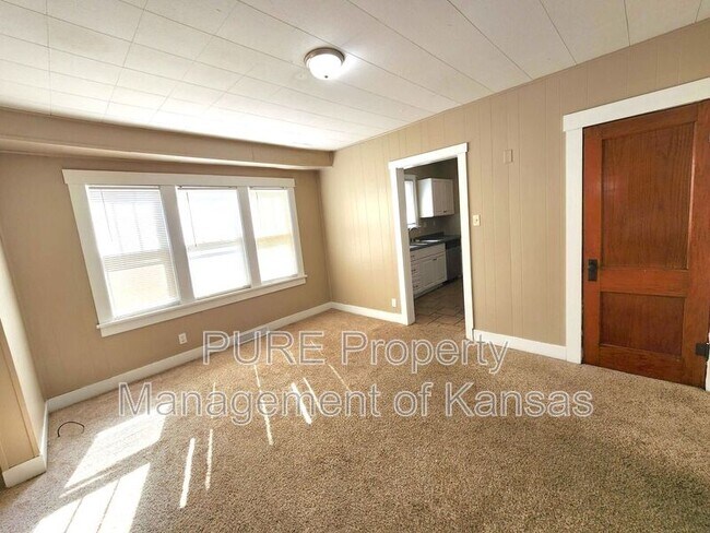 Building Photo - 1145 SW Plass Ave