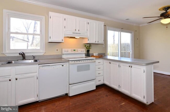 Building Photo - 12345 Woodlawn Ct