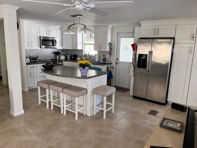 Foto del edificio - 618 N Silver Cir