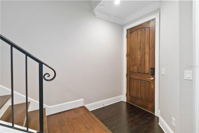 Foto del edificio - 653 E Jackson St