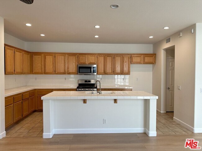 Building Photo - 814 Atkins Ln