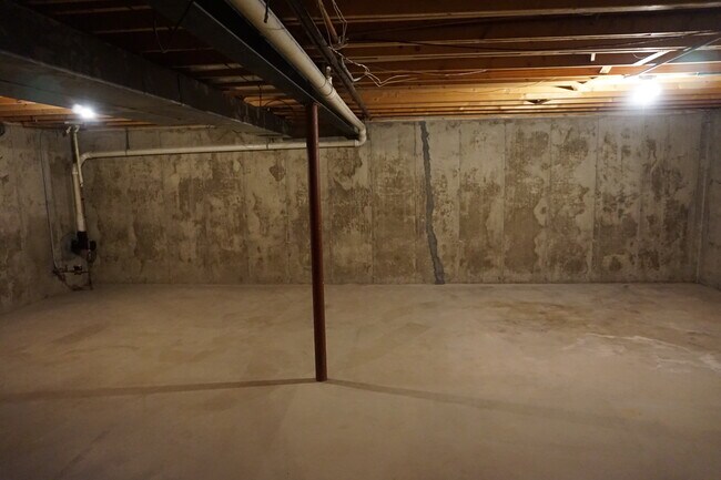 Building Photo - 926 Cherry Drive