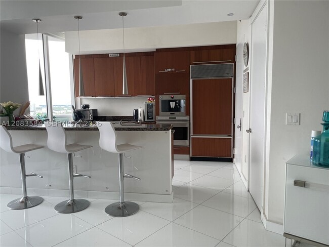Building Photo - 15811 Collins Ave