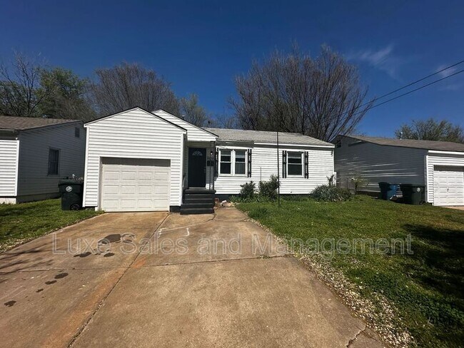 Building Photo - 209 W Jacobs Dr