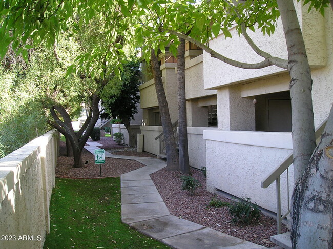 Foto del edificio - 10410 Cave Creek Rd