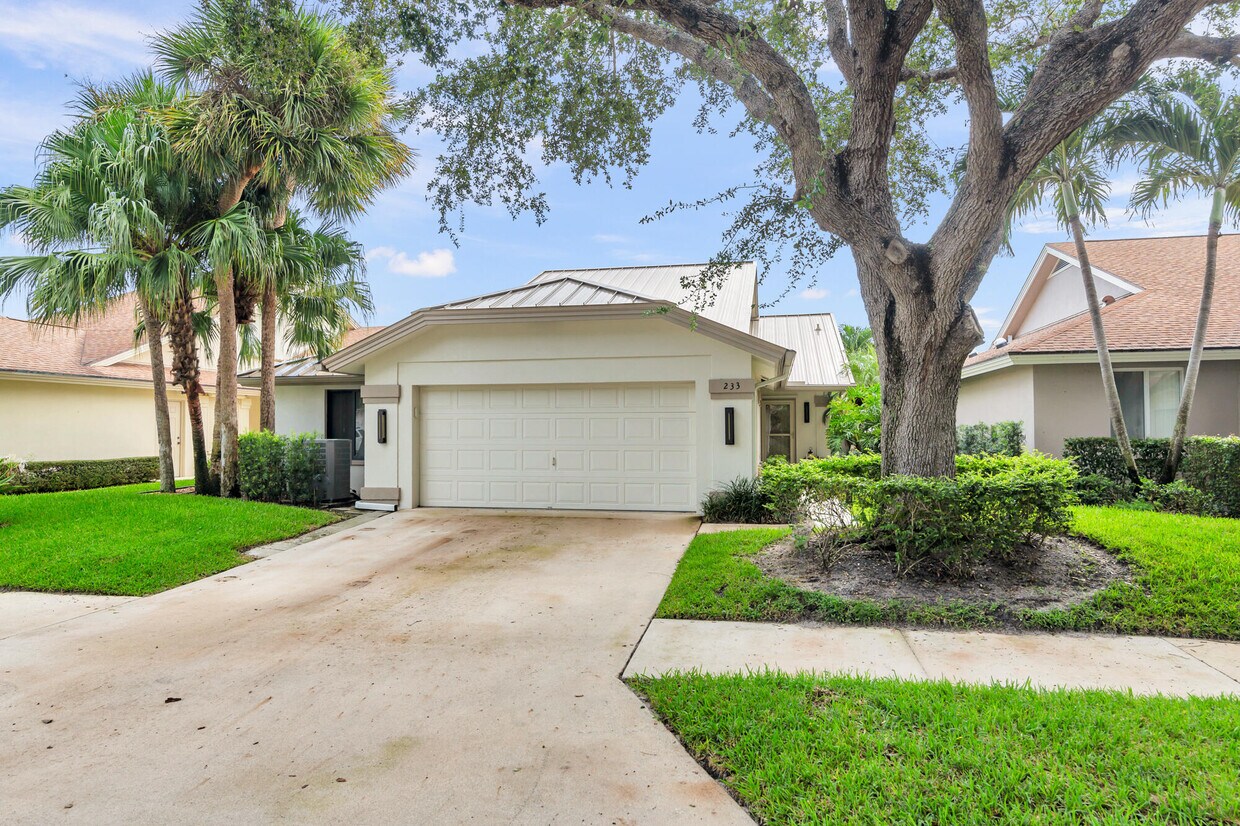 Foto principal - 233 River Park Dr