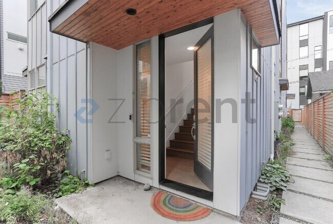 Building Photo - Unit Unit C