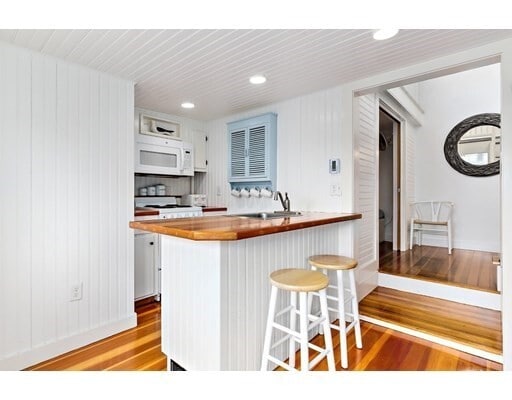 Building Photo - 38 Bearskin Neck