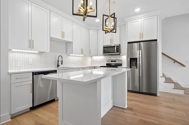 Building Photo - 807 Vickery Dr