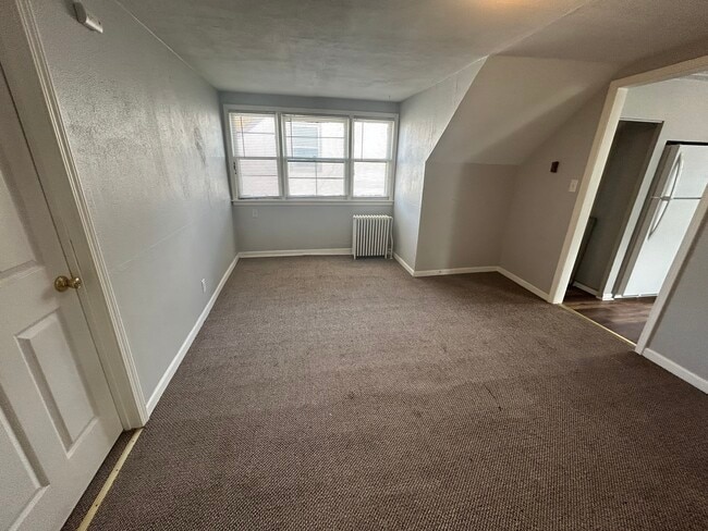 Building Photo - 239 Park St W