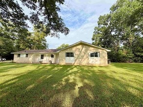 Building Photo - 533 Lake Joy Rd
