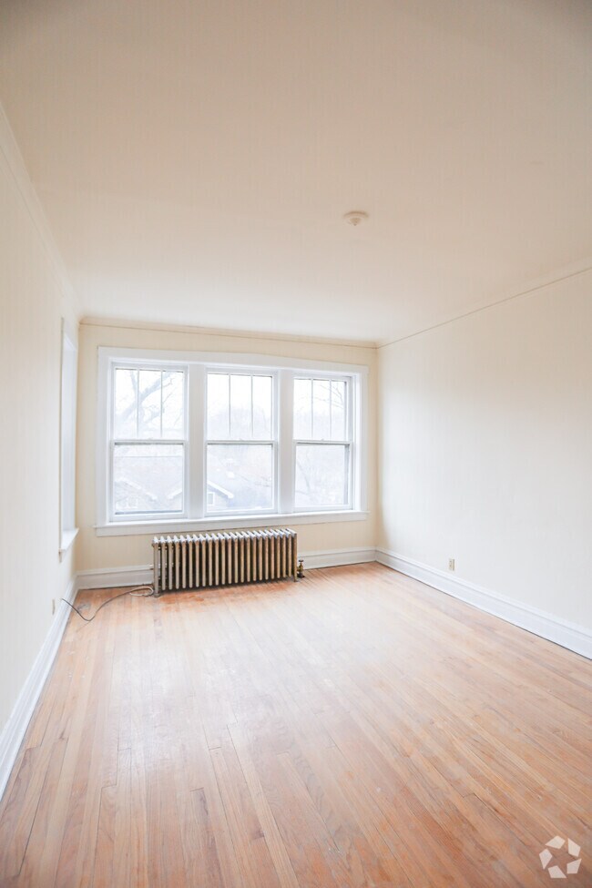 Lincoln Square Dog Friendly Apartments under 1,200 Chicago, IL 3