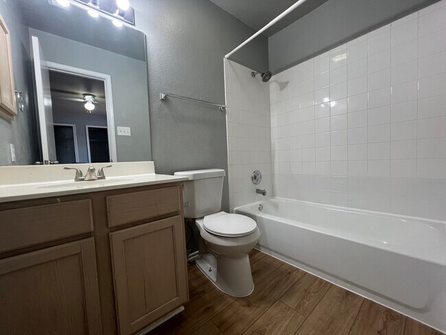 Foto del edificio - 8011 Rustic Park