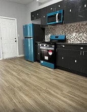 Building Photo - 422 E Main St