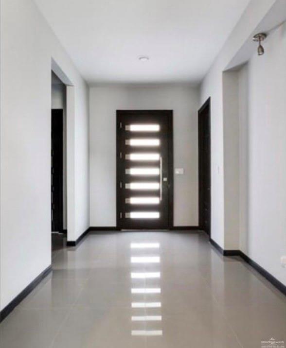 Foto del edificio - 25 Balboa Ave