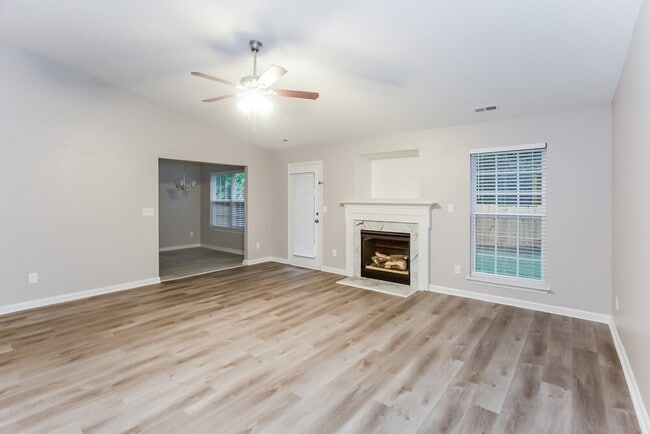 Building Photo - 7039 Lowen Rd