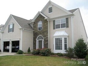 Building Photo - 11017 Maplehurst Dr