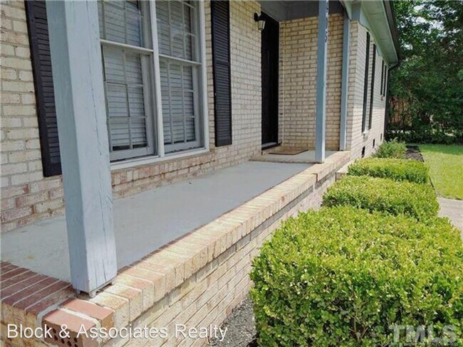 Building Photo - 3 br, 1.5 bath House - 405 Atwell Drive