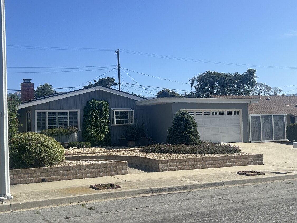 Foto principal - 7548 Newport Dr