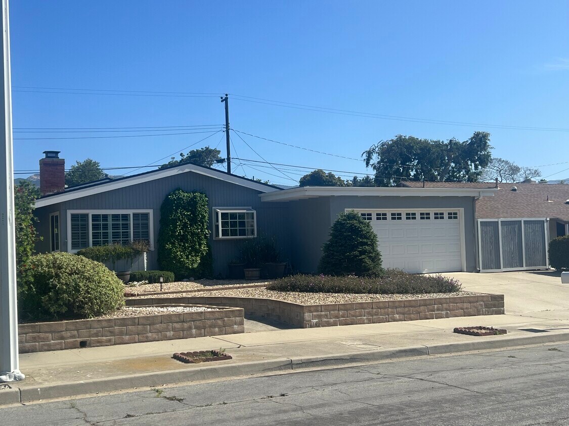 Primary Photo - 7548 Newport Dr