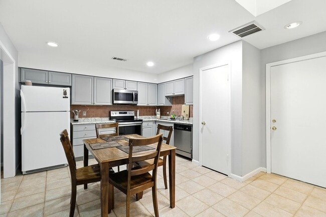 Foto del edificio - 1532 Prairie Grove Dr