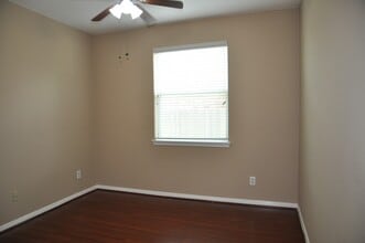 Building Photo - 2222 Drake Falls Dr