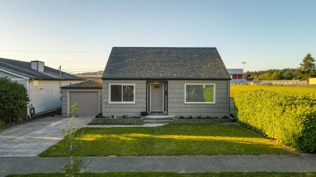 Building Photo - 2908 Hemlock St