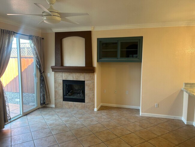 Building Photo - Beautiful 3 Bedroom 2 Bath Home Available ...