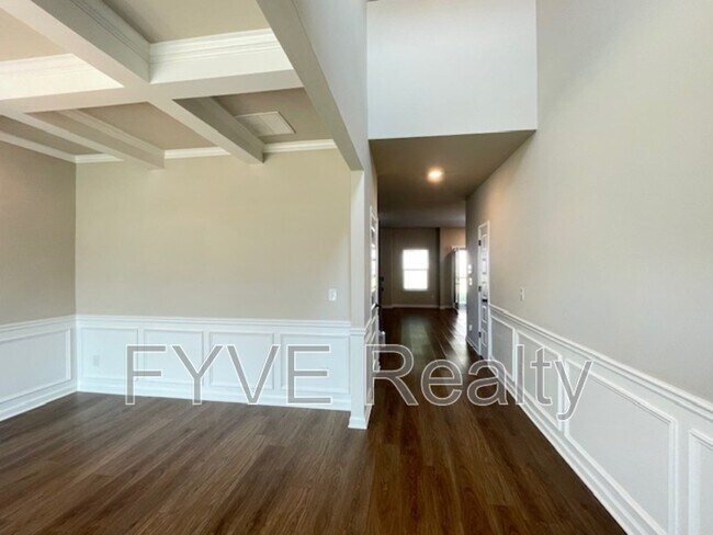 Building Photo - 785 Lakehaven Ln
