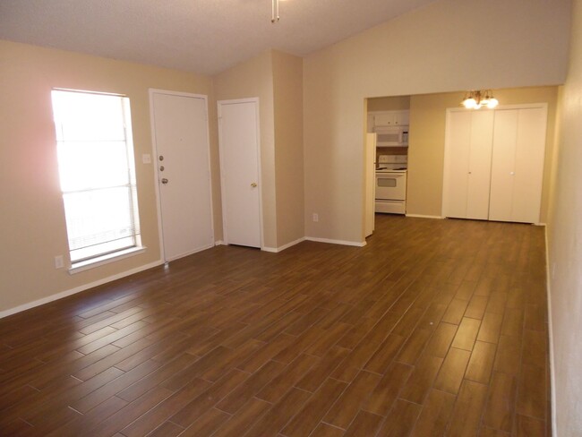 Foto del edificio - Updated 2 bedroom, 1 bath home is ready to...