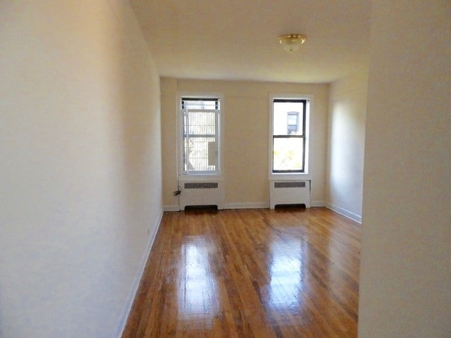 Building Photo - 2172 Caton Ave