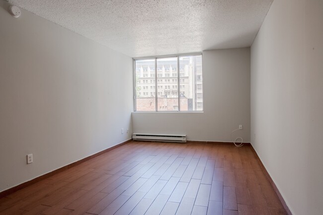Building Photo - 2285 Rue St Mathieu