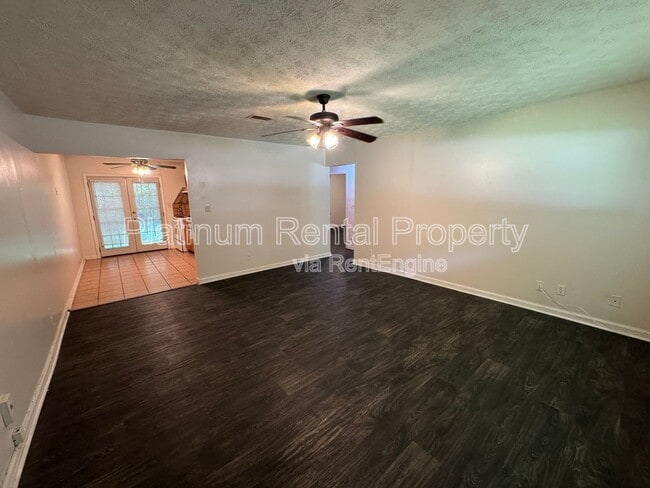 Building Photo - 541 Springwood Dr