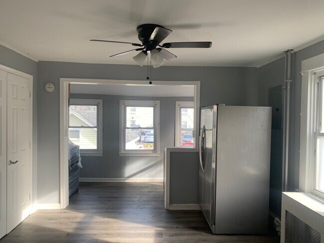 Building Photo - 2920 E Cold Spring Ln