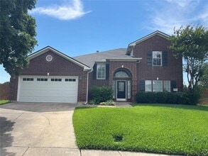 Building Photo - 5025 Bayberry Dr
