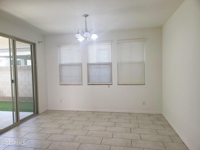 Foto del edificio - 643 W Derringer Way