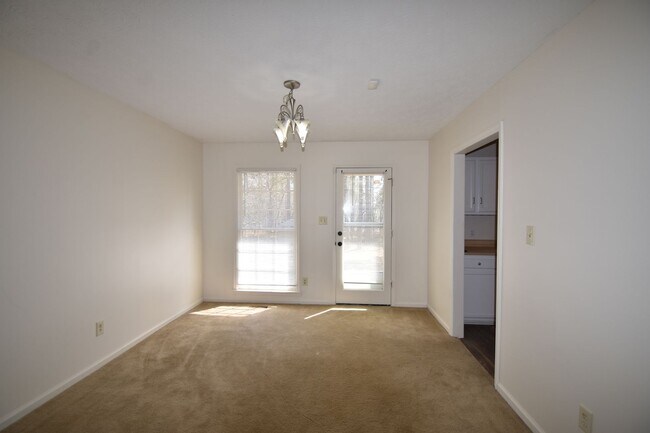 Foto del edificio - 3 Bedroom and 2 Bath Home (No Pets)