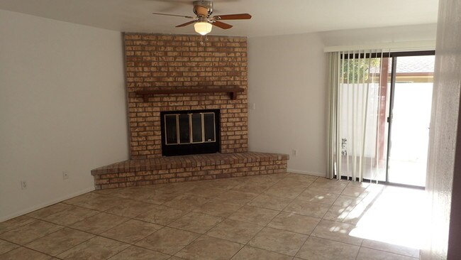 Building Photo - 4511 Buena Loma Way