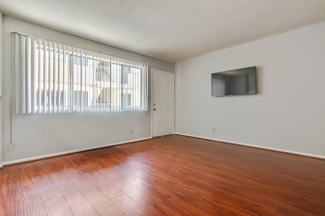 Foto del edificio - 2652 Ellendale Pl