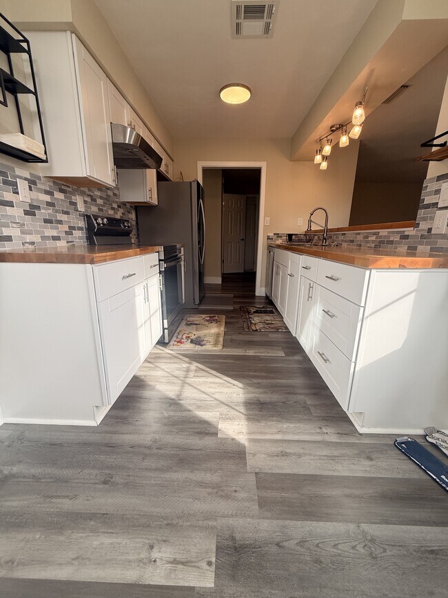 Building Photo - 1949 Arlington Arch Dr