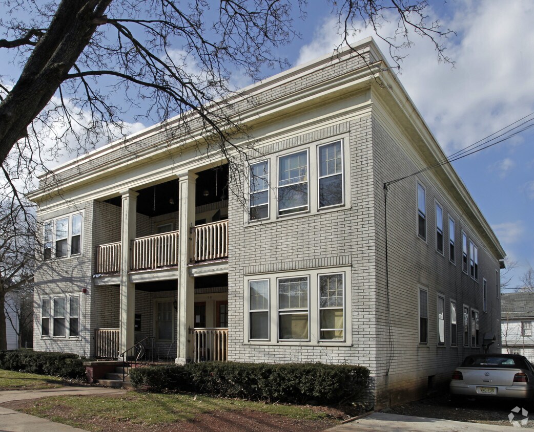Primary Photo - 39 Huntington St