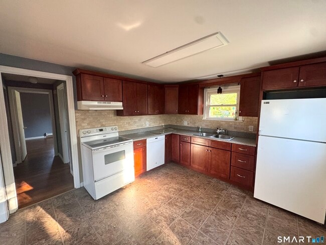 Building Photo - 482 Ash Dr