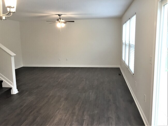 Building Photo - 6007 Oak Leaf Court