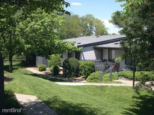 Building Photo - 100 Pine Ridge Dr