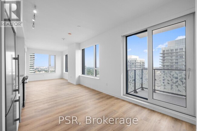 Building Photo - 101 Roehampton Ave