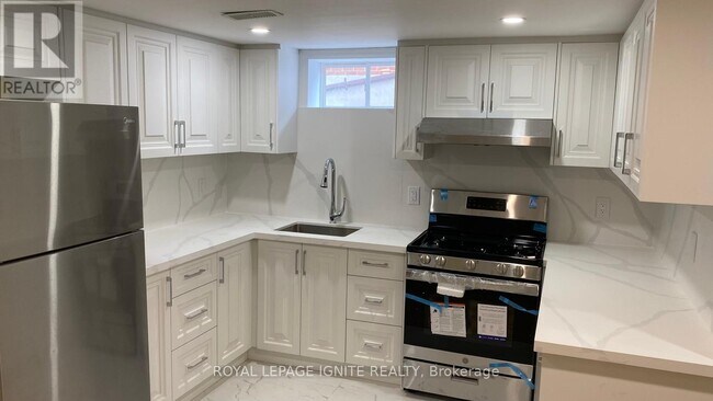 Building Photo - 15 Beacham Crescent