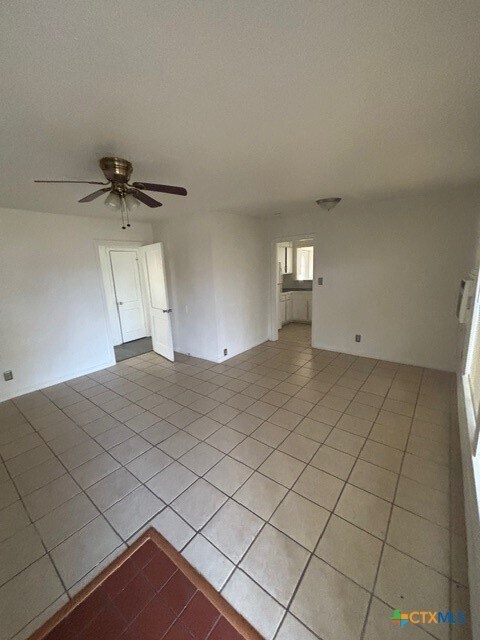 Building Photo - 802 W Dean Ave