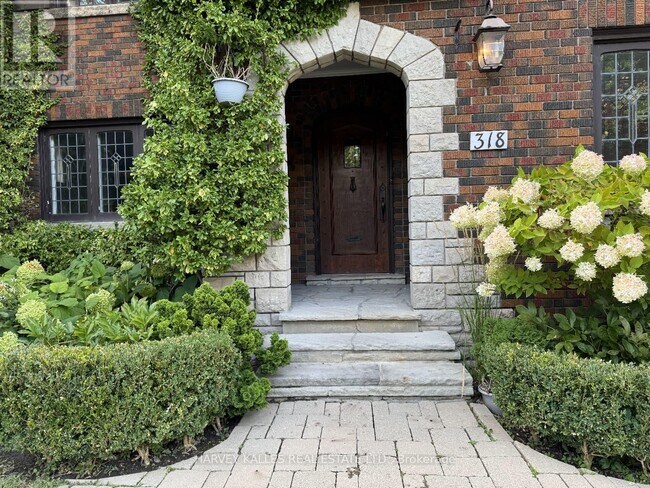 Photo du bâtiment - 318 Lytton Blvd
