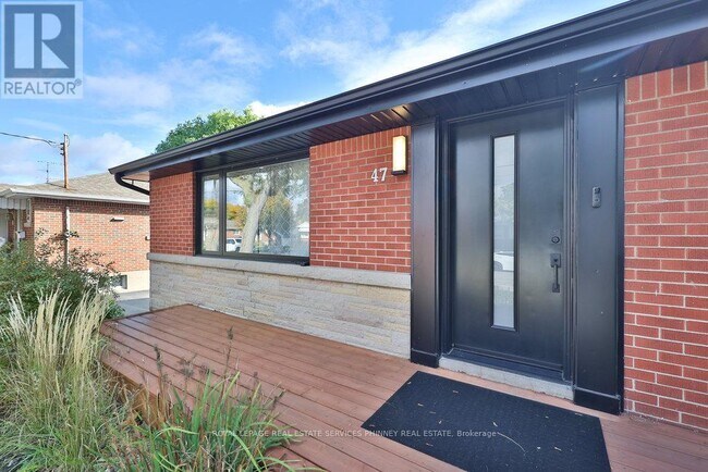 Building Photo - 47 Castlefield Dr