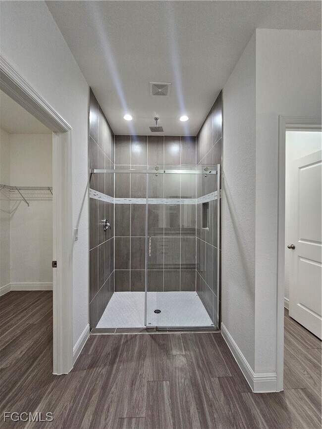 Building Photo - 8059 Sherwood Cir